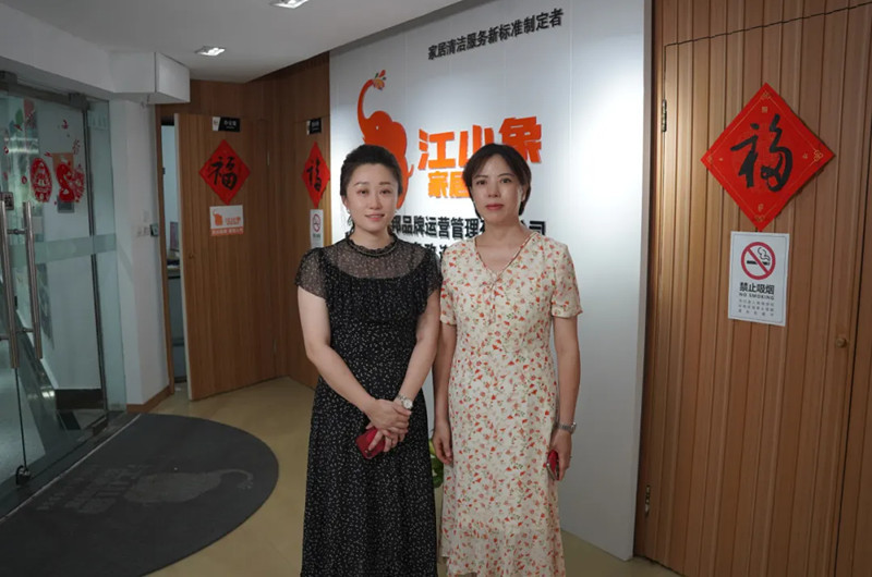 熱烈歡迎江漢區婦聯黨組成員、副主席李梅蒞臨我司指導工作