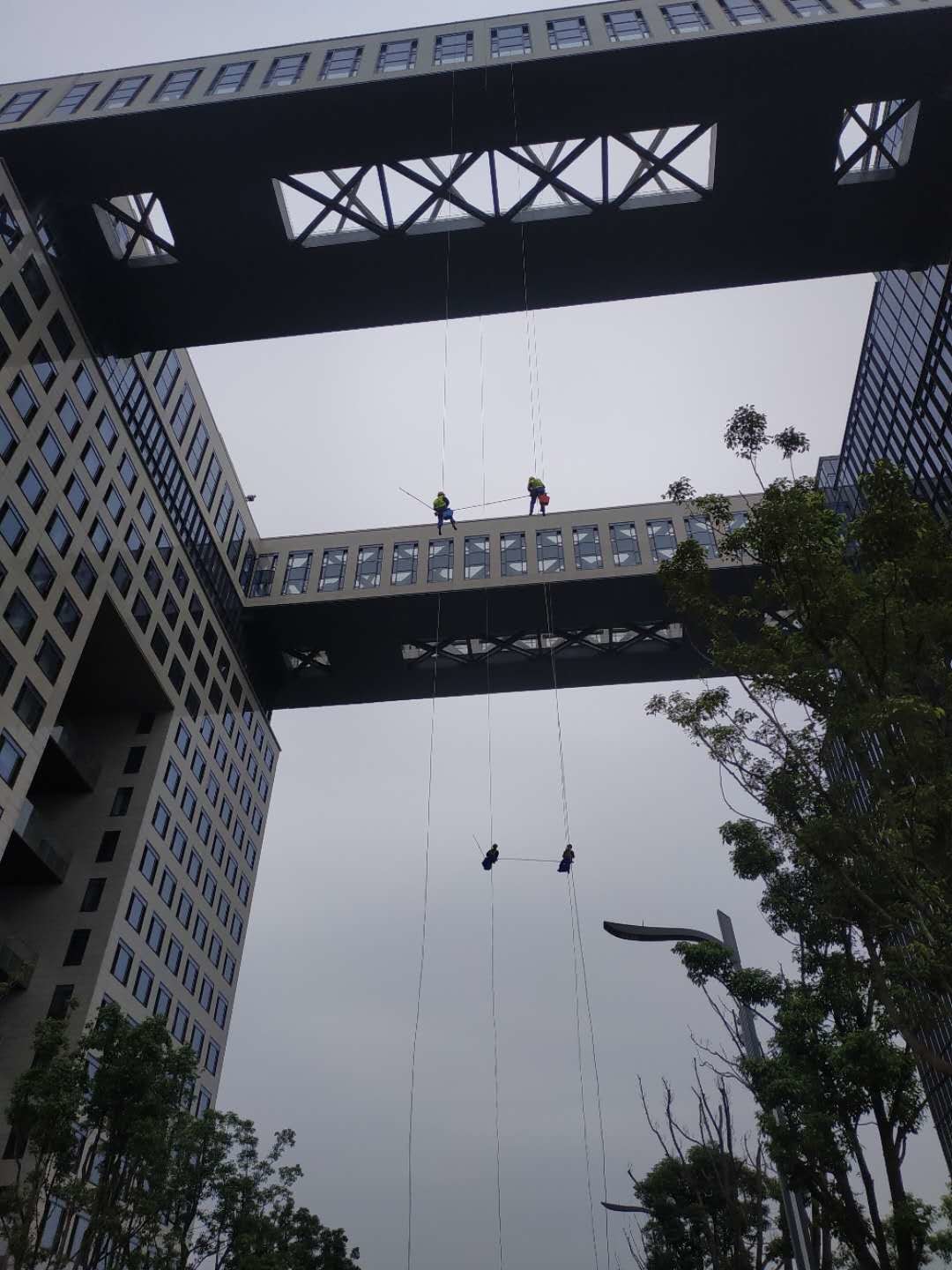 【江城清洗】中秋國慶，他們不放假！